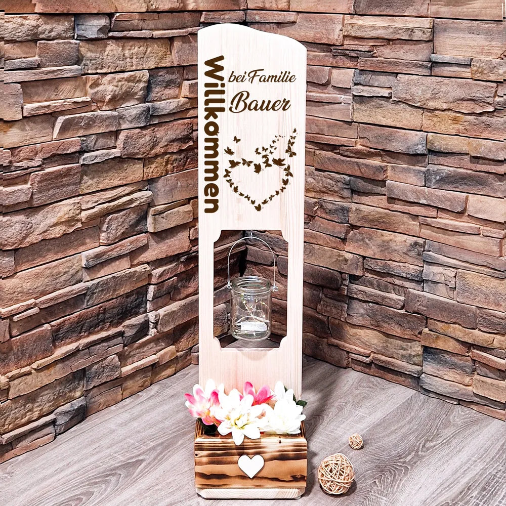 Holz Deko Schild - Türschild mit Blumenkasten personalisiert mit deinem Familiennamen