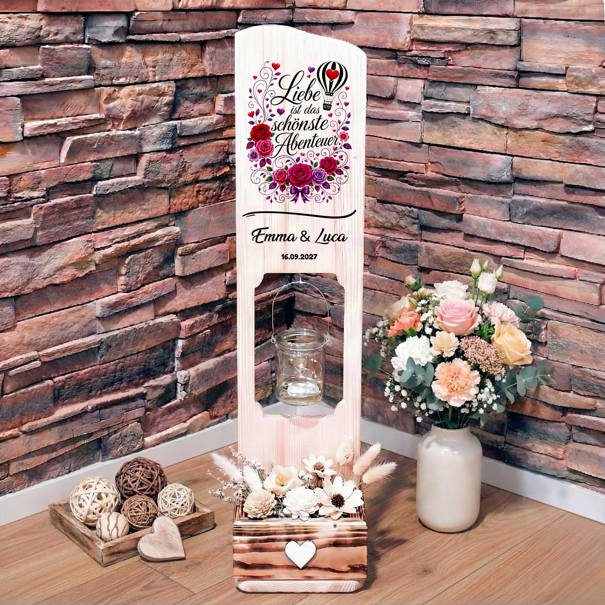Holz Deko Schild – Liebe ist das schönste Abenteuer – Hochzeitsgeschenk mit Namen & Datum
