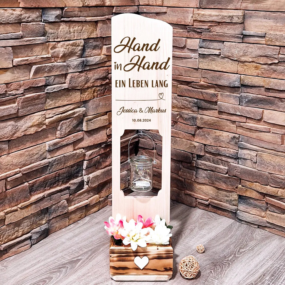 Holz Deko Schild – Hand in Hand | Personalisierbar