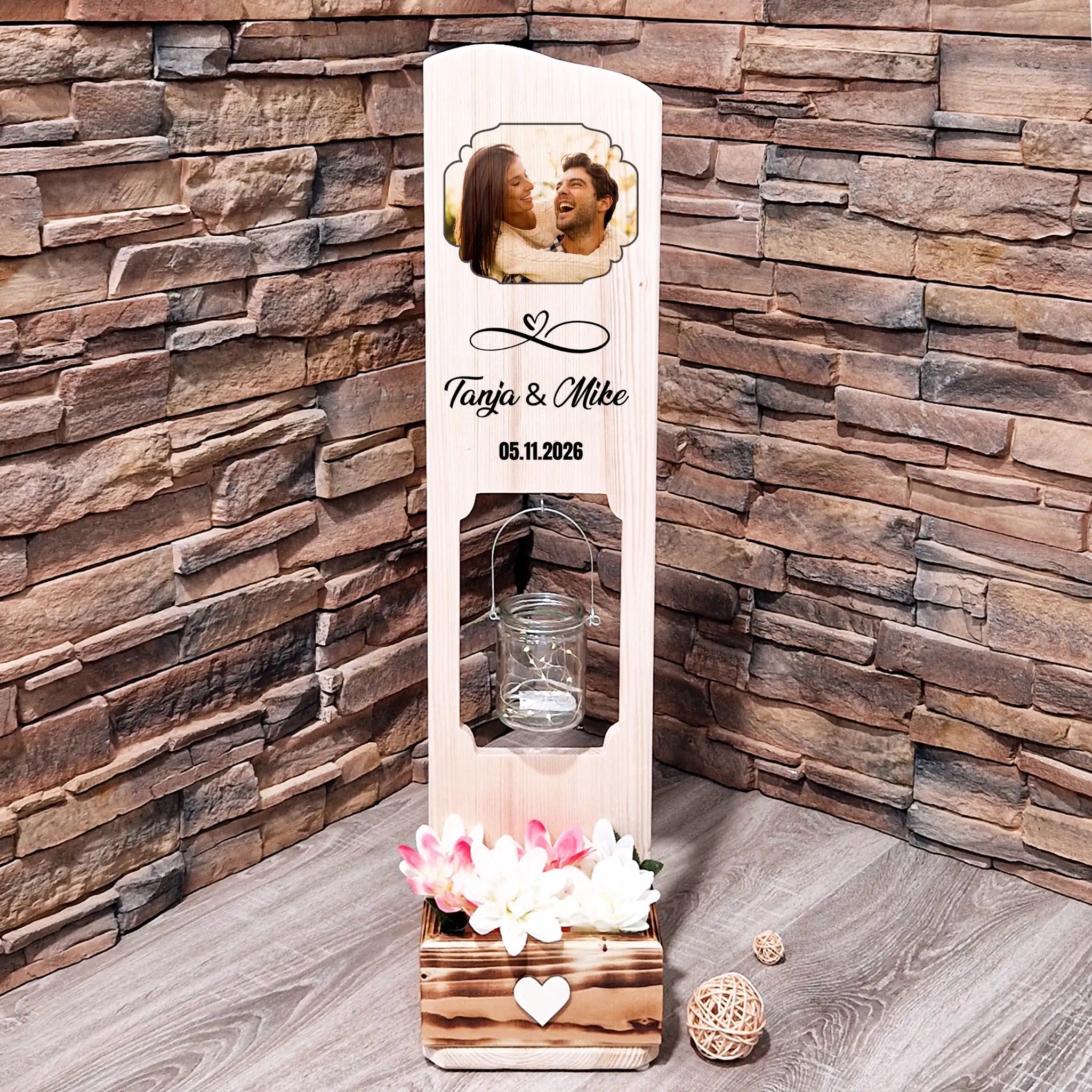 Holz Deko Schild – Mit Gravur, Wunschdatum & Foto des Paares