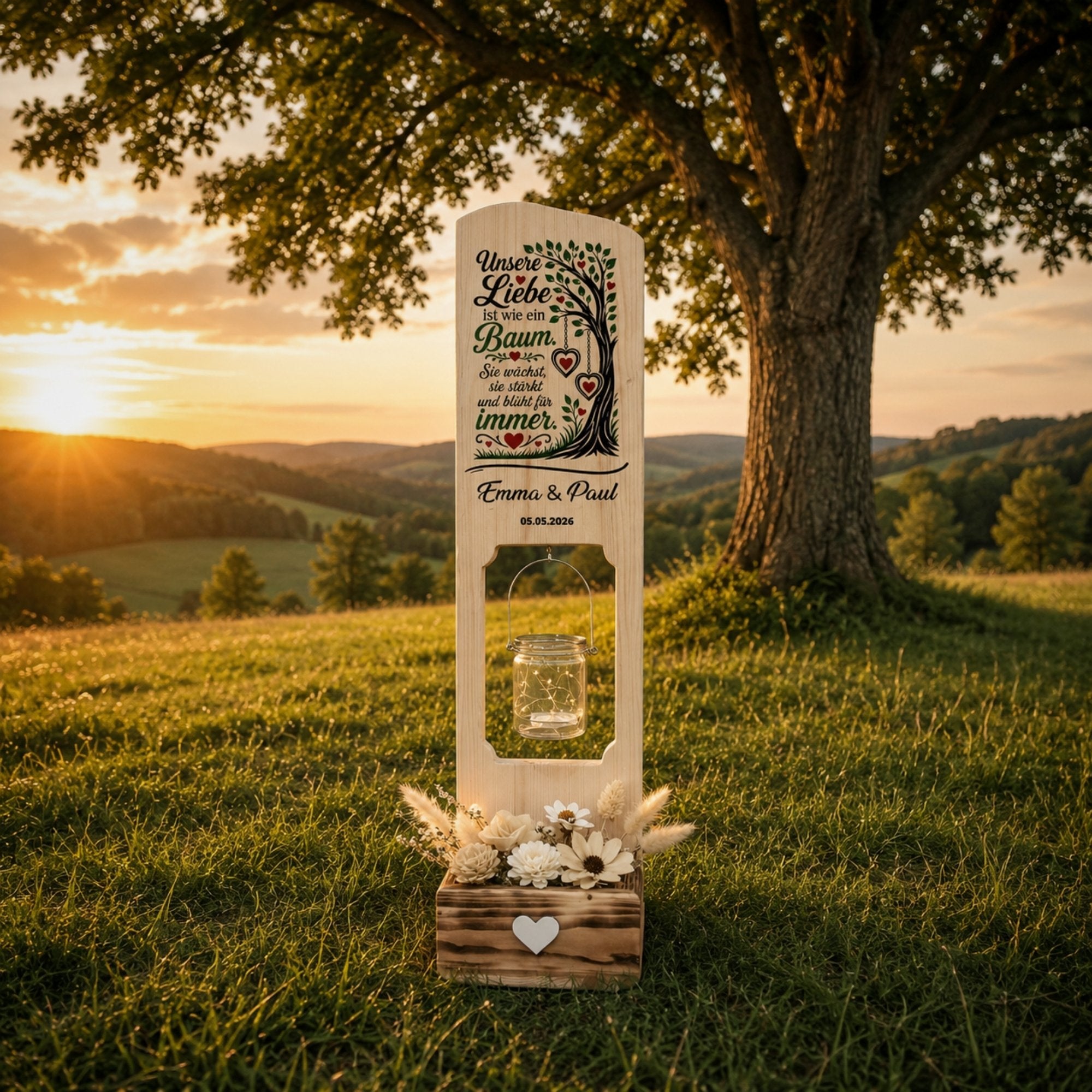 Holz Deko Schild – Unsere Liebe ist wie ein Baum – Farbig personalisiert mit Namen & Datum