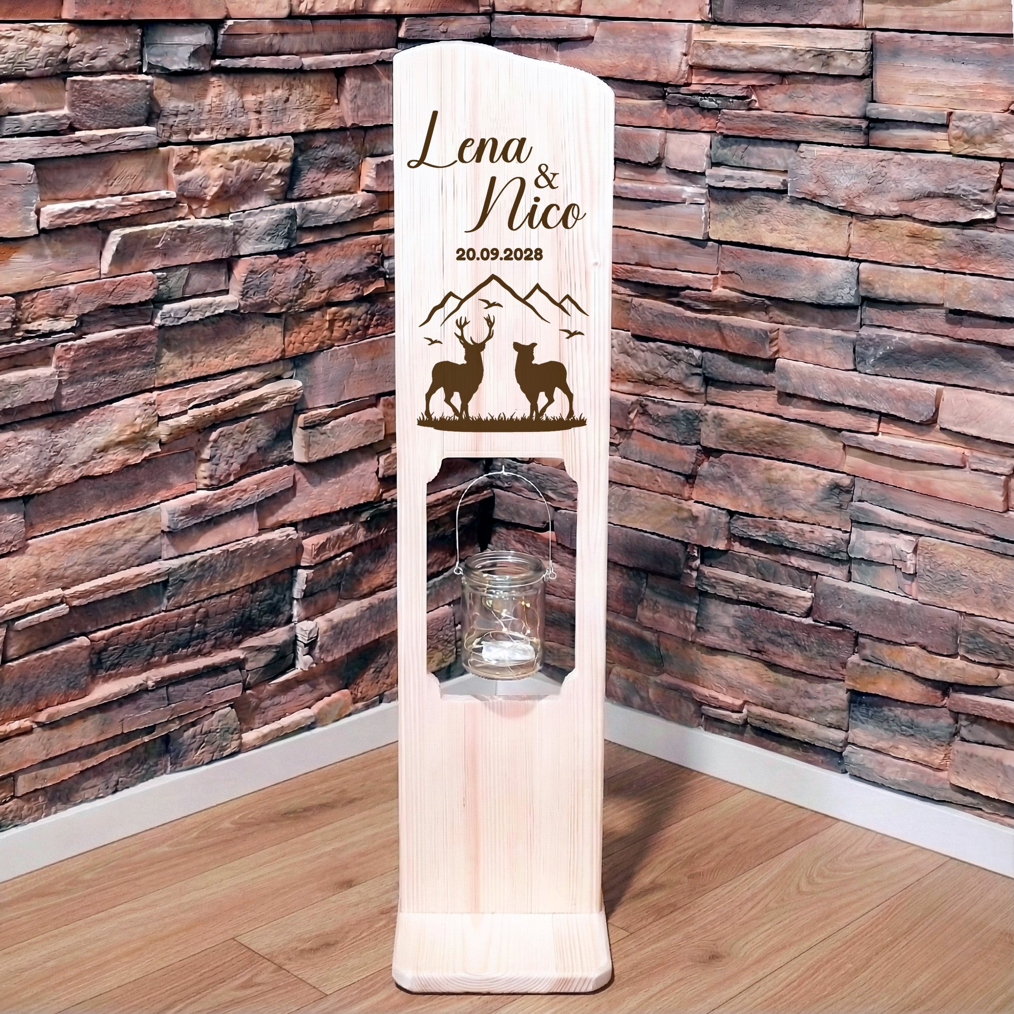 Holzaufsteller Hochzeitsgeschenk - Hirschmotive personalisiert mit Namen und Datum