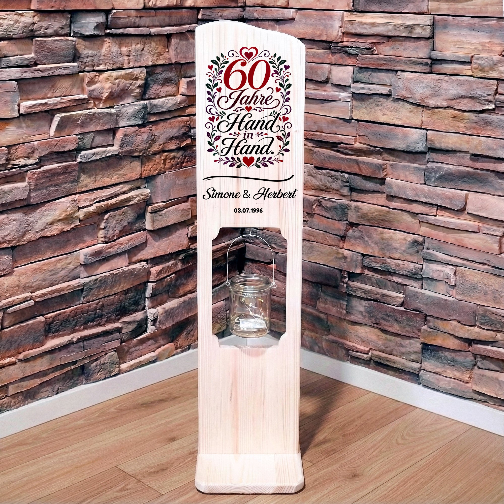 Holz Deko Schild – 60 Jahre Hand in Hand – Diamantene Hochzeit personalisiert mit Namen & Datum