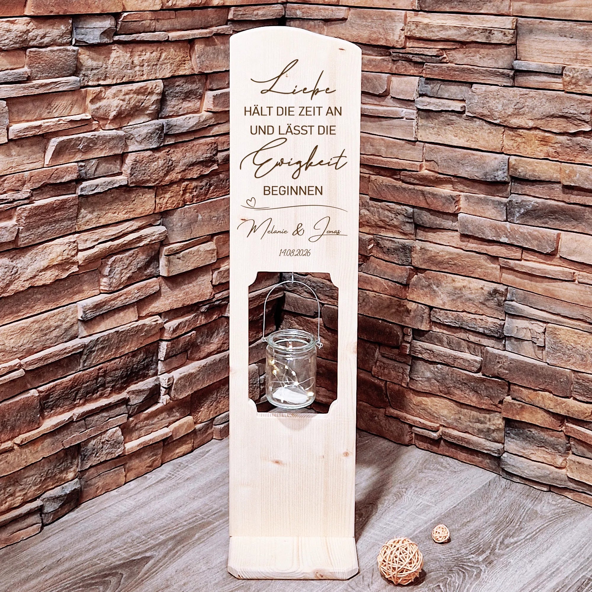 Holz Deko Schild – Personalisiertes Hochzeitsschild „Liebe hält die Zeit an“ mit Namen & Datum