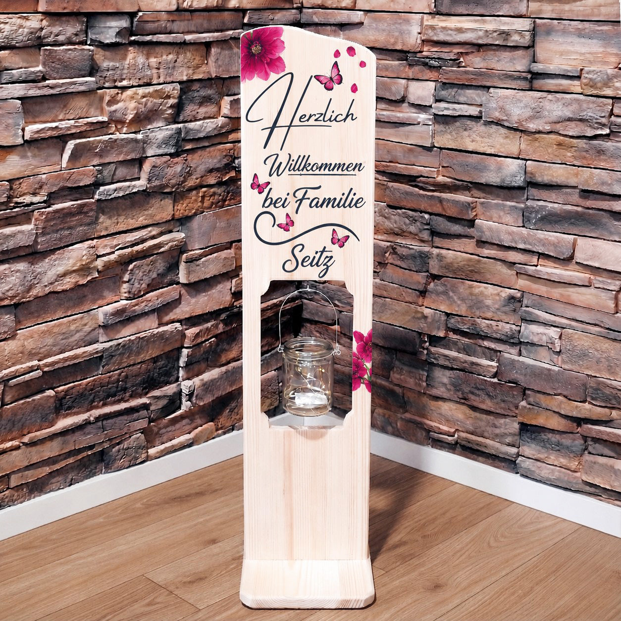 Holz Deko Schild – Herzlich Willkommen bei Familie – Personalisiert mit Familiennamen