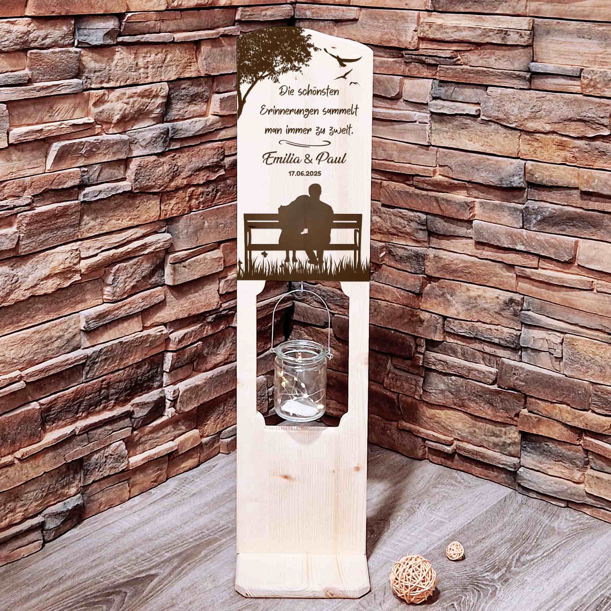 Holz Deko Schild – Pärchen auf der Bank | Personalisierbar