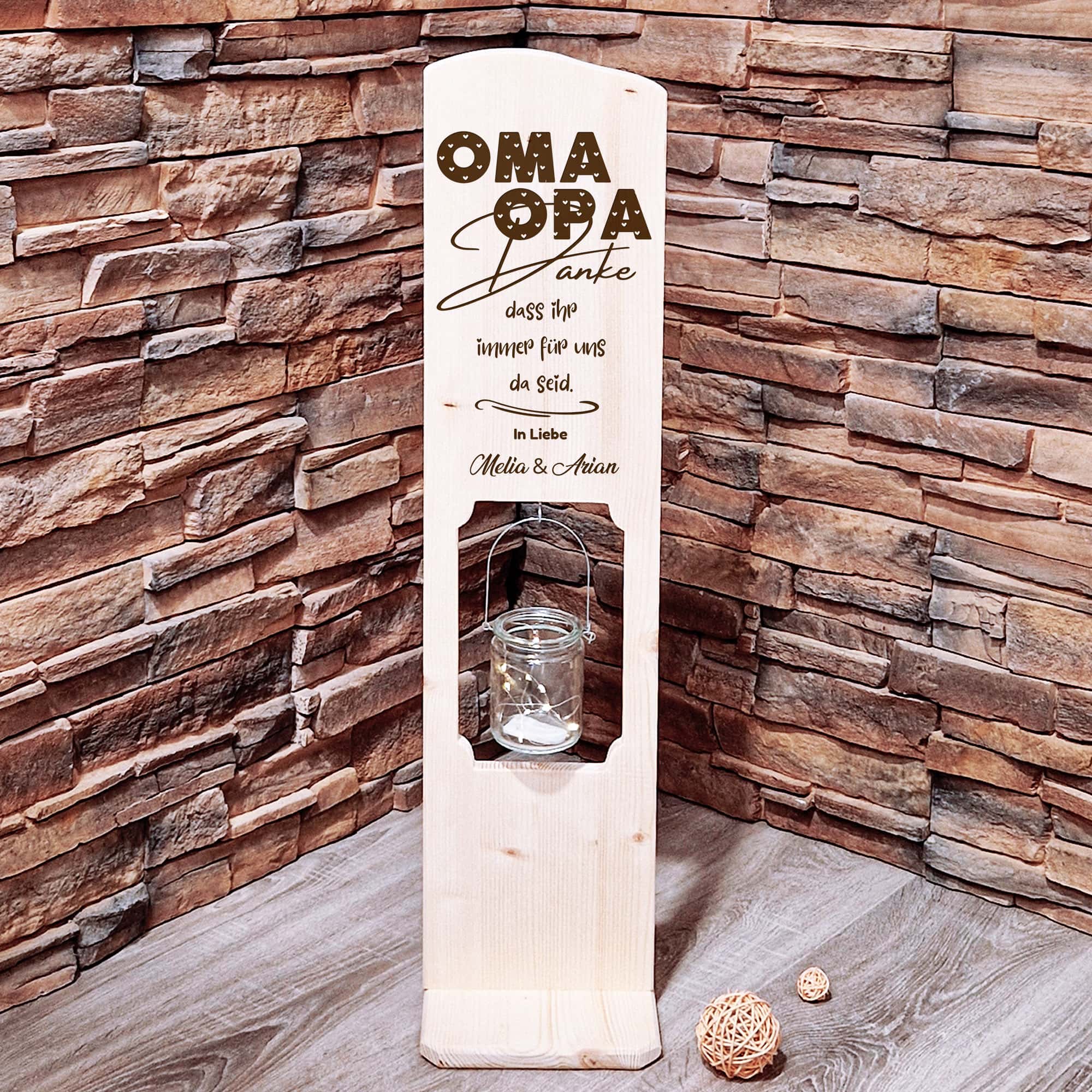 Holzaufsteller Oma und Opa Geschenk personalisiert mit Namen der Enkel und einer Laterne