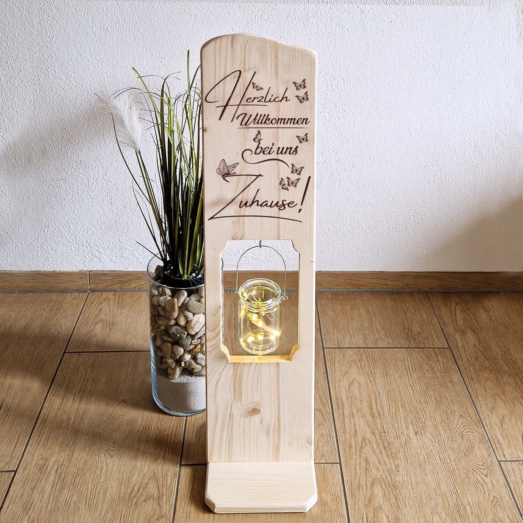 Holz Deko Schild - Holzaufsteller Willkommensschild mit Spruch Holzstele