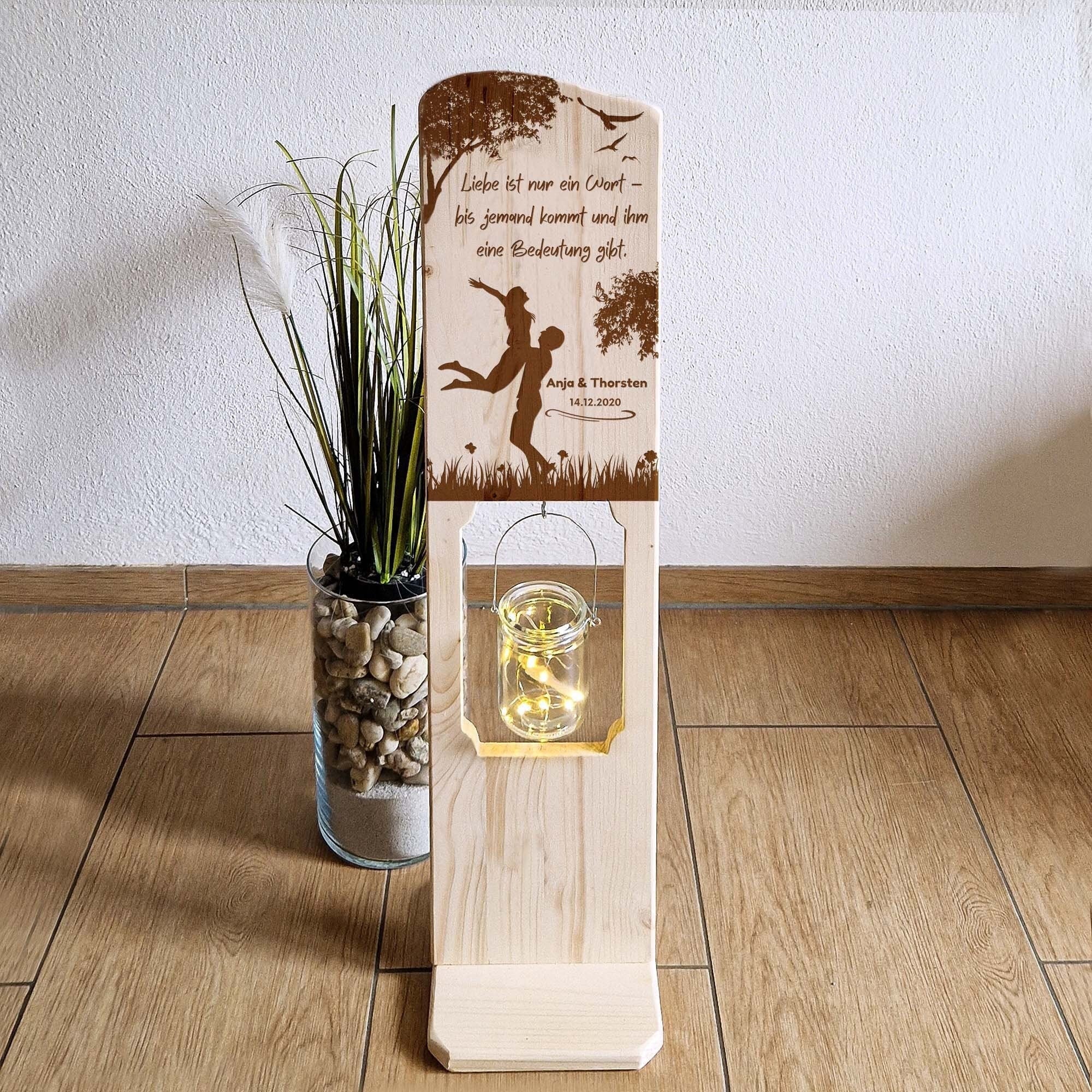 Holzaufsteller Hochzeitsgeschenk - Holzschild personalisiert mit Namen und Datum