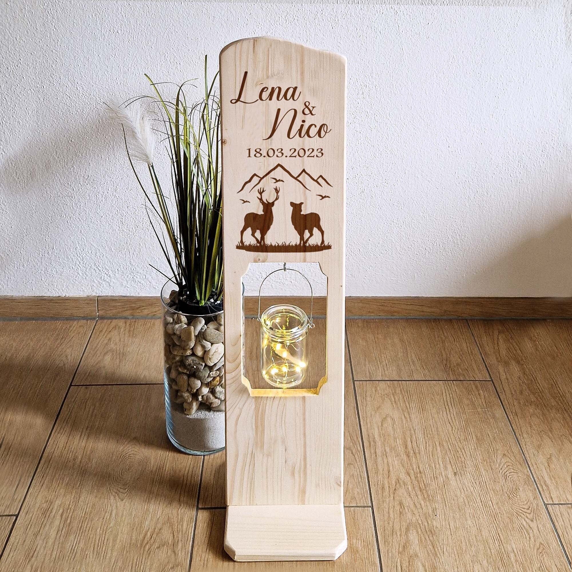 Holzaufsteller Hochzeitsgeschenk - Hirschmotive personalisiert mit Namen und Datum